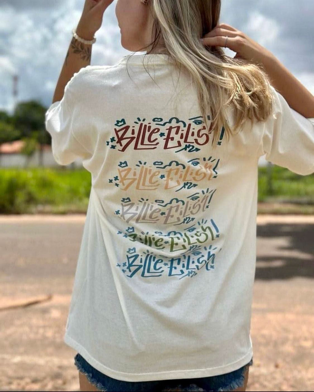 Billie Eilish In White T-Shirt - Hippies TownT-shirtHippies Town