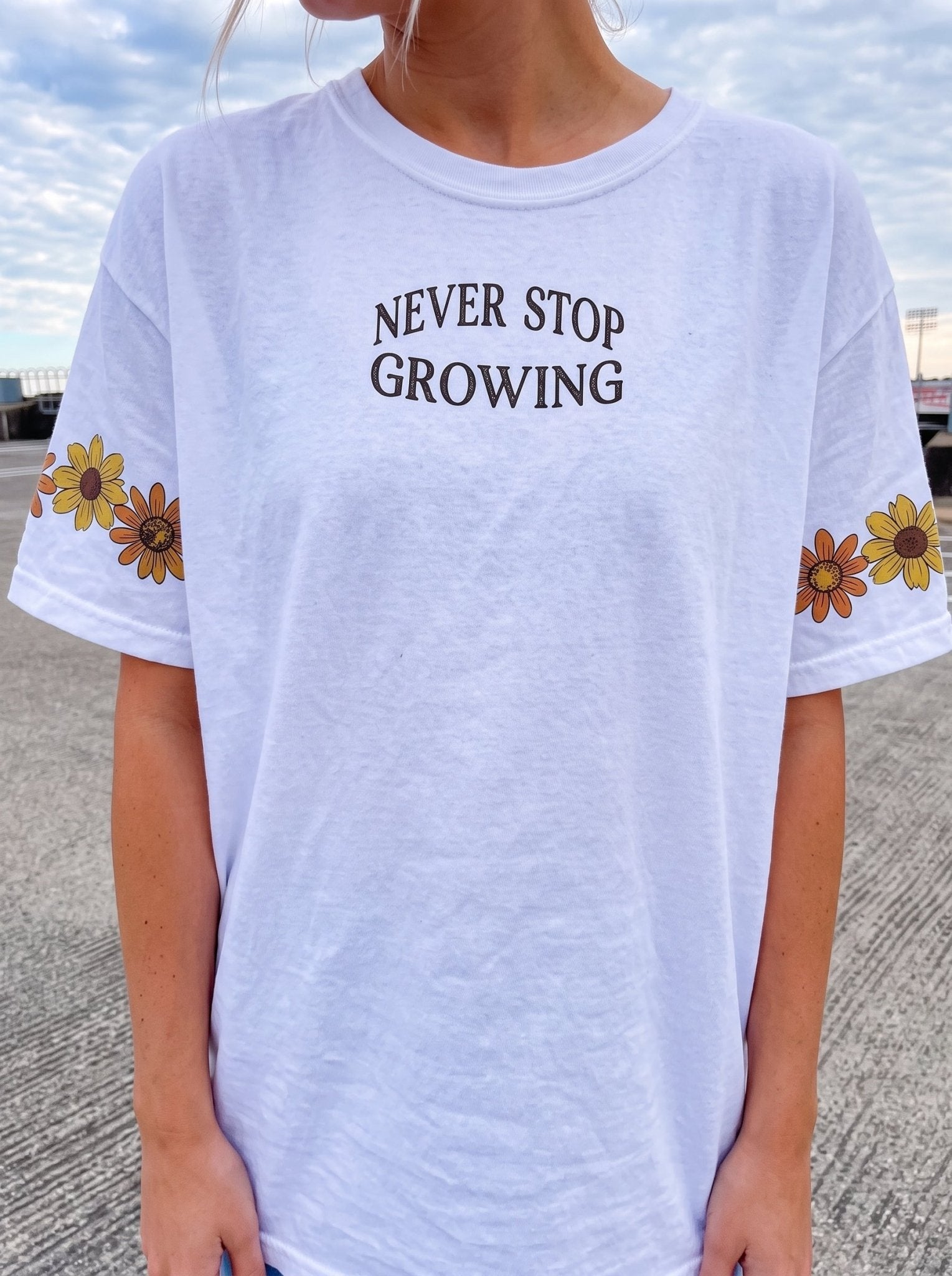 Never Stop Growing 2 ( S ) - Hippies TownT-shirtHippies Town