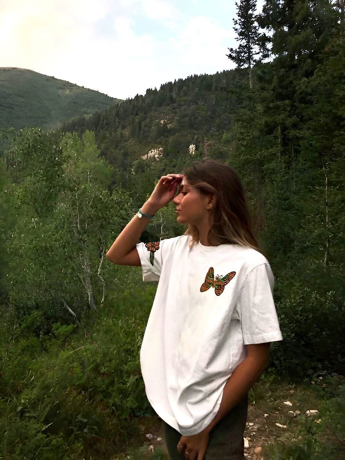 Small Butterfly ( XL ) - Hippies TownT-shirtHippies Town